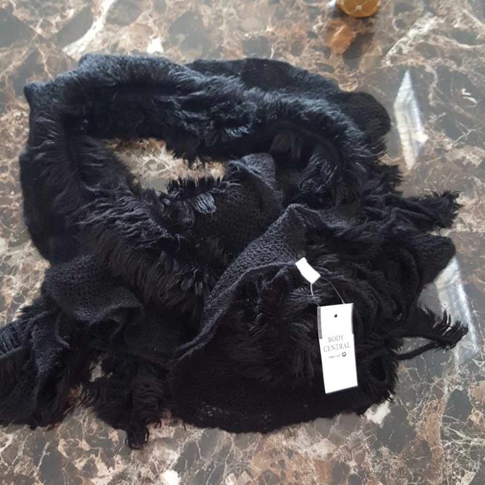 Body central scarf